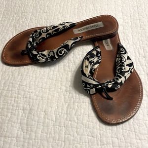 Steve Madden Satin Black & White Sandals/Flip Flops, size 8